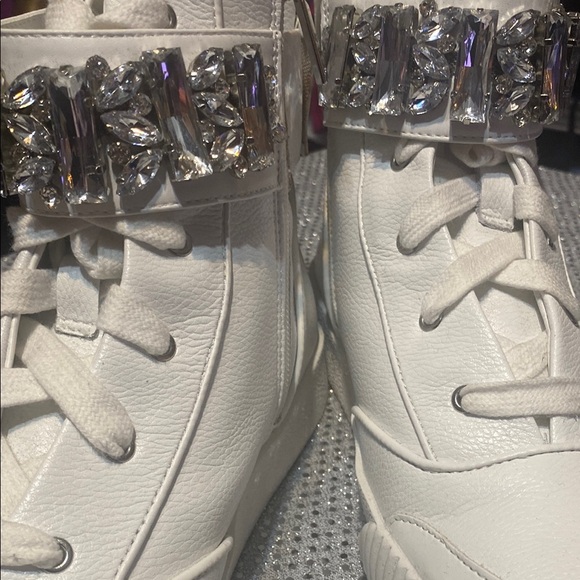 Karl Lagerfeld White Sneakers with Crystal Ankle Strap - Picture 4 of 9